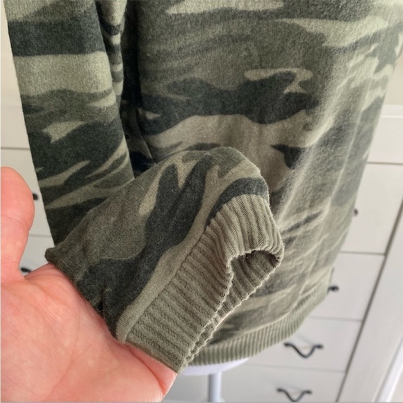 Theo & Spence Leopard Print V-Neck Pajama Top - Picture 11 of 13